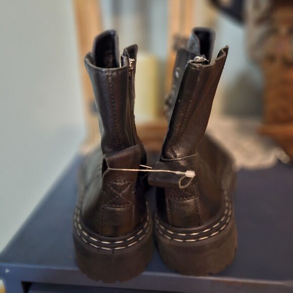 Vince Camuto Popinta Black Soft Goat Side Zipper Rounded Toe Chain Boot 6M NWOT - Picture 2 of 11